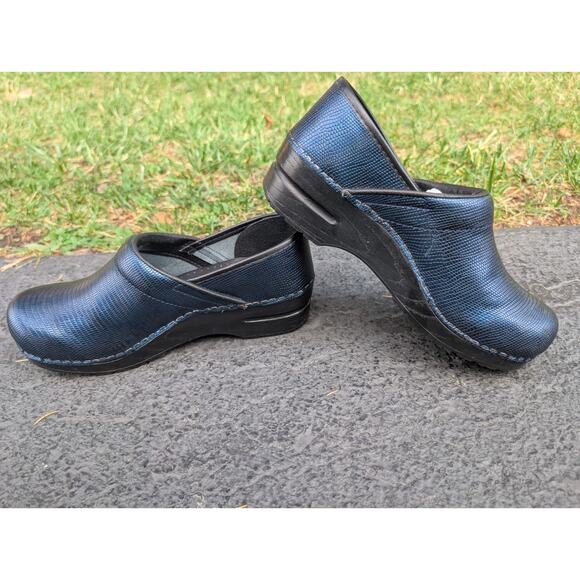 Sanita Women's Navy Embossed Leather Clogs Mules Sz 38/7 Navy Blue Nursing - Picture 8 of 10